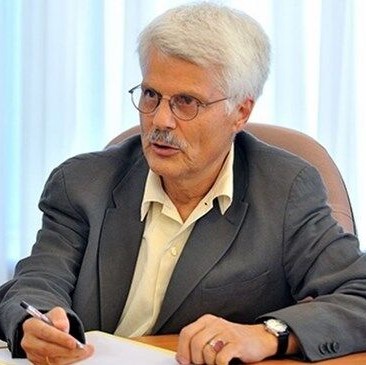 اقتصاددان برجسته ایرانی دانشگاه‌های آمریکا: طرح یارانه‌ای رئیسی نرخ فقر در ایران را نصف می‌کند